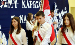 Uroczystości poświęcenia i nadania sztandaru Szkole Podstawowej im. Jana Pawła II w Ujeździe Górnym