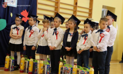 Pasowanie na ucznia w Szkole Podstawowej im. Jana Pawła II w Ujeździe Górnym