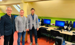 PZS nr 2 z nowym sprzętem komputerowym i mikroskopami