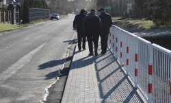 Oficjalnie dokonano odbioru nowo wybudowanego chodnika w Ujeździe Górnym