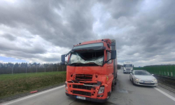 Kolizja dwóch ciężarówek na autostradzie A4 między Kostomłotami a Kątami Wrocławskimi