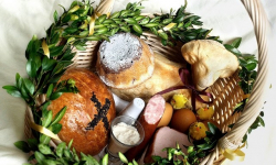 Dziś święcimy pokarmy! Co powinno się znaleźć w wielkanocnym koszyczku?