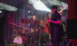 Kulturalny piątek, czyli wernisaż prac Ryszarda Żłobińskiego i koncert "JazzMal - Jazz w Malczycach"