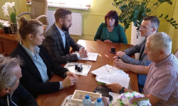 Budowa dwóch świetlic na terenie gminy Kostomłoty. Umowa z wykonawcą podpisana