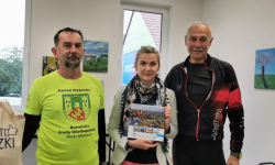 Pokonuje 800 kilometrów na rowerze Wigry 2 w szczytnym celu. Odwiedził Środę Śląską