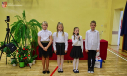 Pasowanie na ucznia w Szkole Podstawowej im. Jana Pawła II w Ujeździe Górnym