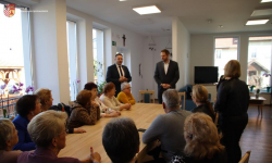 Przekazanie sprzętu dla Klubu Seniora w Konarach