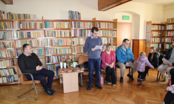 Przekazanie nagród za udział w Walentynkowym Konkursie Literackim