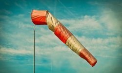 Znów będzie wiało. IMGW ostrzega przed silnym wiatrem