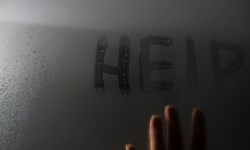 Chodziła po torowisku, chciała popełnić samobójstwo. Na szczęście do tragedii nie doszło