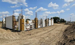 Świetlica w Źródłach pnie się w górę