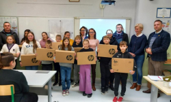 Uroczyste wręczenie laptopów uczniom klasy IV