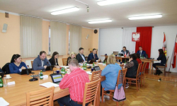 Budowa sali sportowej z boiskiem, budowa kanalizacji. Budżet gminy Udanin przyjęty jednogłośnie