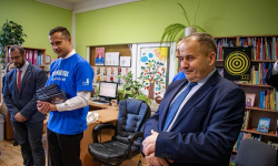 Wolontariusze firmy Intel odwiedzili miękiński ośrodek kultury. Były gry integracyjne i czytanie