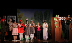 W średzkim domu kultury odbył się spektakl teatralny „Czerwony Kapturek” z udziałem nauczycieli