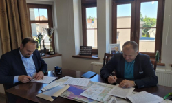 Ul. Zacisze w Brzezinie zostanie przebudowana. Umowa z wykonawcą została podpisana