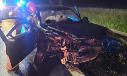 Śmiertelny wypadek na krajowej 94. Czołowe zderzenie dwóch samochodów osobowych