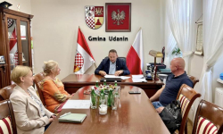 Podpisanie umowy na termomodernizację świetlicy w Konarach