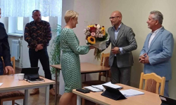 Podczas sesji Rady Gminy Kostomłoty dziękowano i gratulowano dyrektorom placówek oświatowych