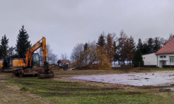 Ruszyły prace nad budową nowego boiska wielofunkcyjnego przy Szkole Podstawowej w Udaninie