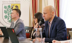 Pierwsze posiedzenie Rady Miejskiej w Środzie Śląskiej. Radni rozpatrzyli 12 projektów uchwał
