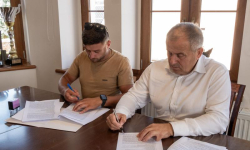 Nowa nawierzchnia boiska w Głosce. Umowa z wykonawcą podpisana