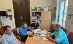 Wkrótce kolejne inwestycje drogowe w powiecie średzkim. Podpisano umowy na remont i budowę!