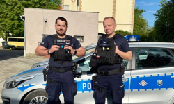 Przez okno balkonowe na ratunek mężczyźnie