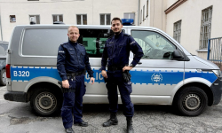 Mężczyzna podpalił płaszcz, trafił pod opiekę lekarzy po interwencji policji