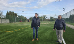 Nowa nawierzchnia i wyposażenie boiska w Głosce