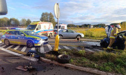 Wypadek na DW341 – trzy osoby trafiły do szpitala, w tym jedna w stanie ciężkim