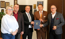 Podpisano umowę na budowę chodnika w Jarosławiu