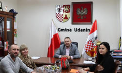 Gmina Udanin podpisała umowę na wsparcie seniorów. Rusza nowy projekt usług społecznych