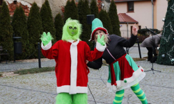 Choinka w Udaninie rozbłysła świątecznym blaskiem