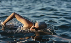 Nocne Pływanie na zakończenie ferii w Środzie Śląskiej