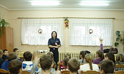 Policja tłumaczy, jak uniknąć niebezpieczeństw