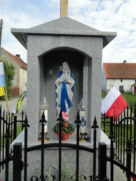 Nowa kapliczka w Jastrzębcach