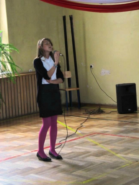 Szkolna uroczystość w Kostomłotach