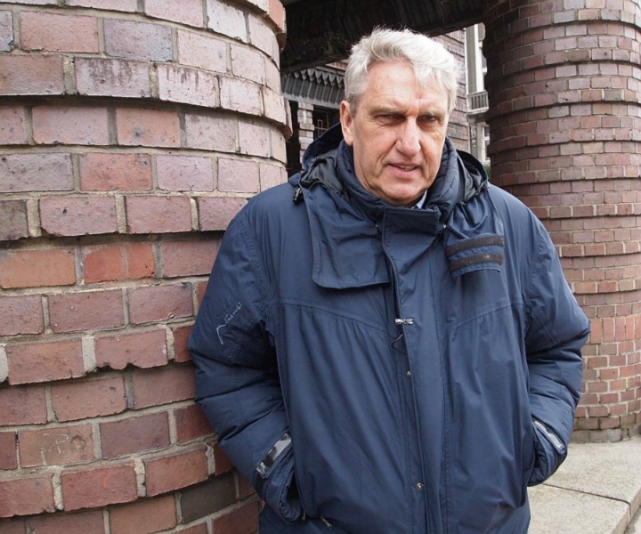 Bogusław Wołoszański przed komendą policji