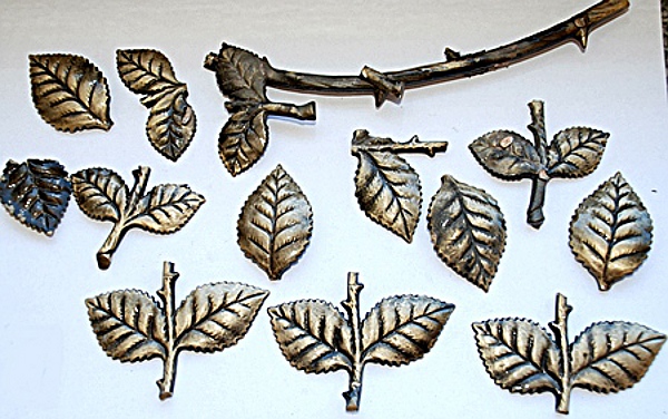 skradzione mosiężne róże 