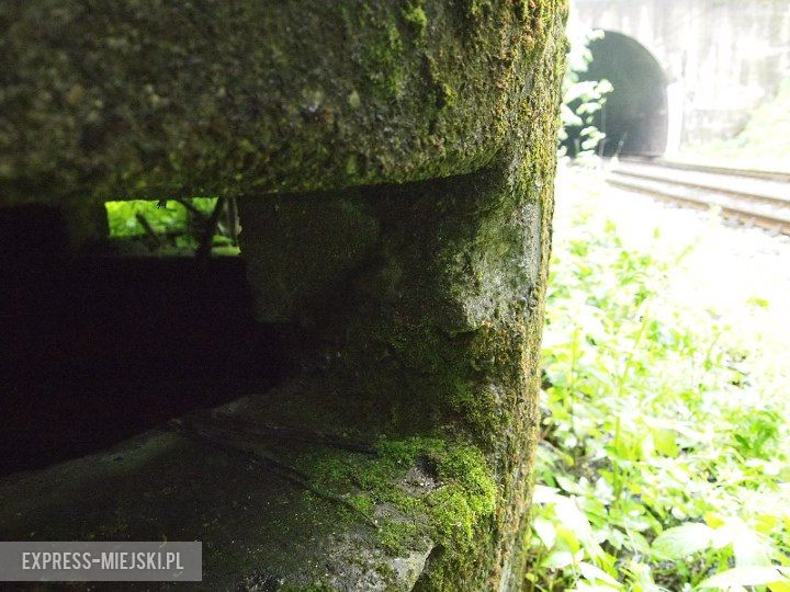 Bunkier przed wjazdem do tunelu