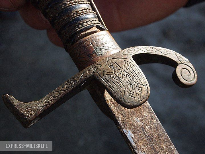 Szabla znaleziona w stropie