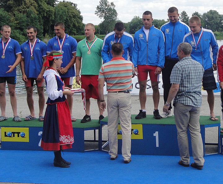 W mistrzostwach Polski wzięło udział dwustu zawodniczek i zawodników z 38 klubów