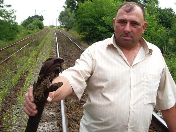 Hamulec znaleziony na miejscu katastrofy w Mirkowie