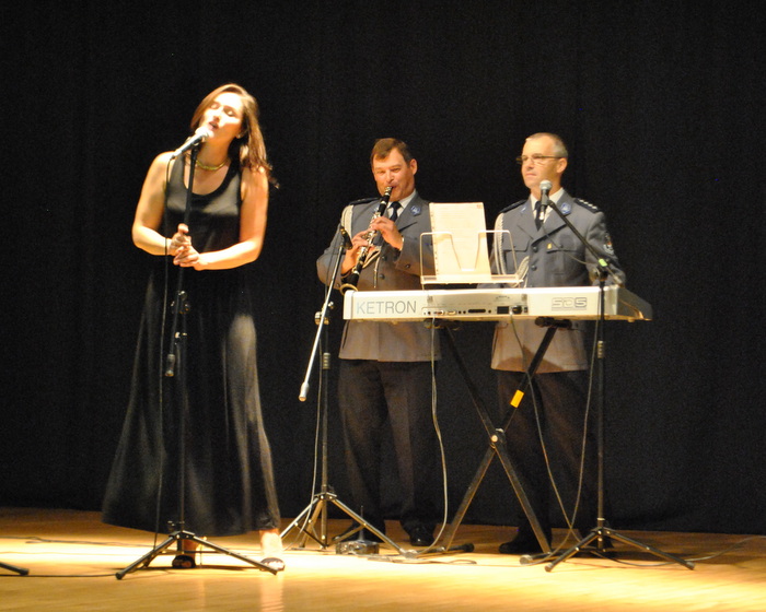 Obchody zakończył bardzo udany występ Małgorzaty Pauki oraz muzyków z orkiestry policyjnej KWP we Wrocławiu