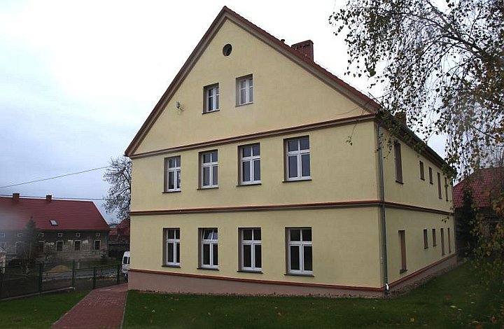 Wyremontowany budynek dawnej szkoły