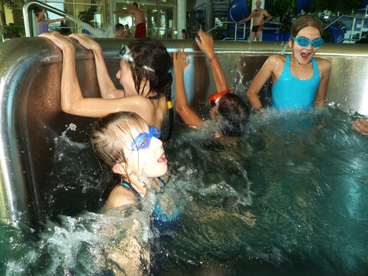 Kursy nauki pływania na średzkiej pływalni