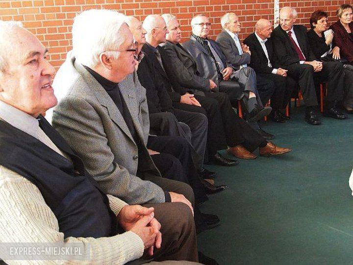 Spotkanie olimpijczyków w szkole w Szczepanowie w 2001 roku