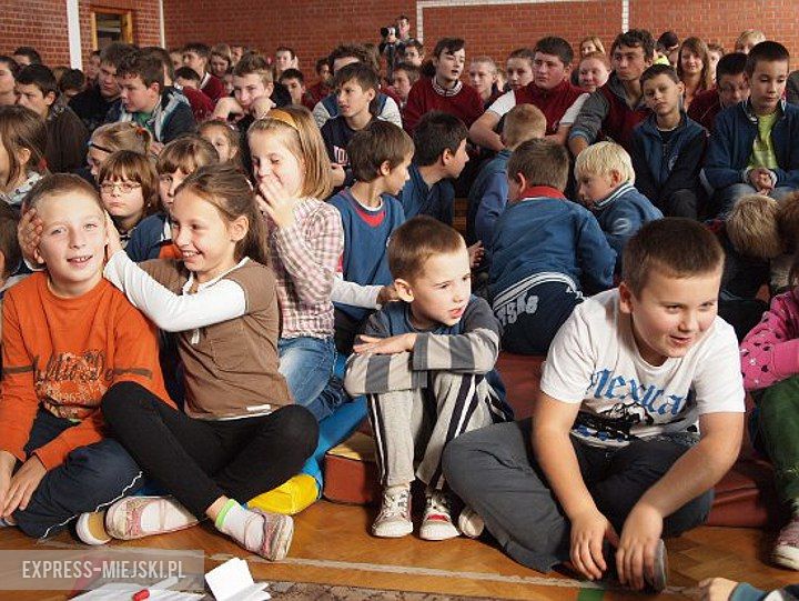 Spotkanie olimpijczyków w szkole w Szczepanowie w 2001 roku