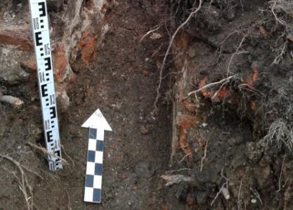 Od średniowiecza przez stulecia to właśnie wokół wiejskich kościołów grzebano zmarłych – tłumaczy Grzegorz Borowski